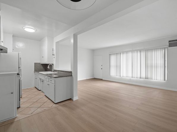 147 N La Peer Dr APT 6