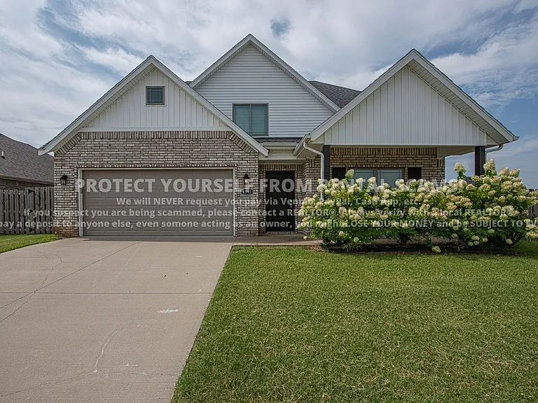 4397 W Newton Ave — Photo 1