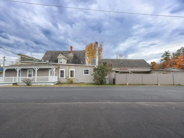 74 Railroad Avenue, Epping, NH 03042