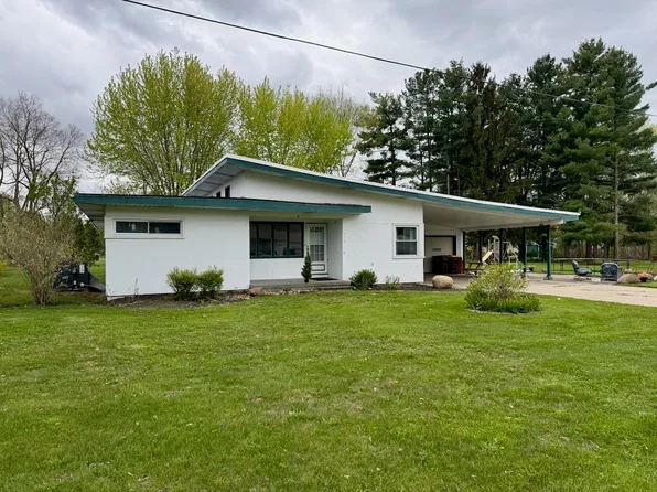 710 E Broad St, Chesaning, MI 48616