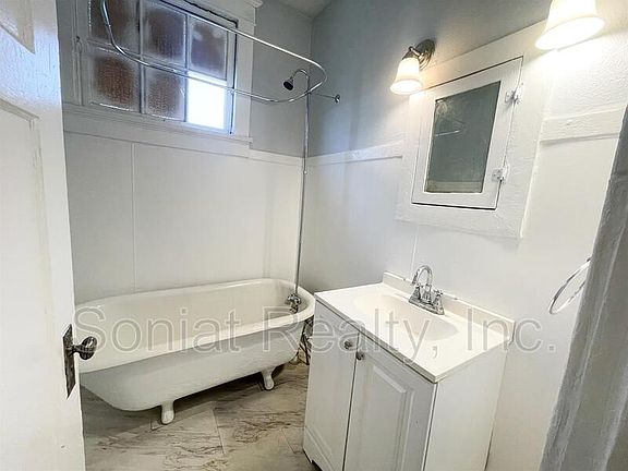 4th image of 3009 Bruxelles St