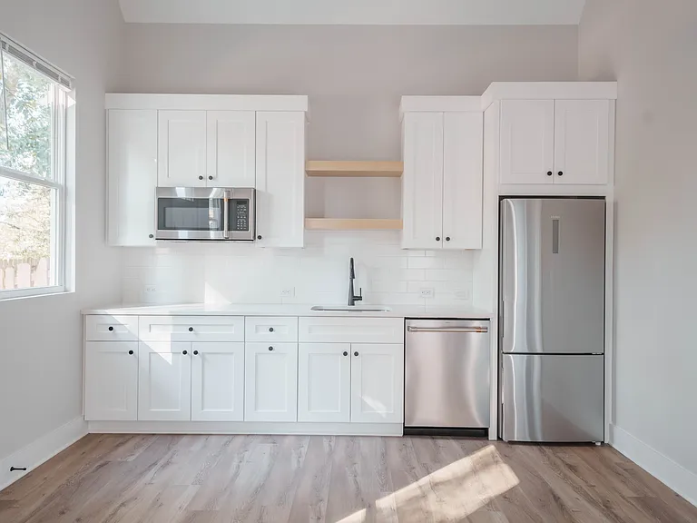 606 Glenwood Pl SE — Photo 10