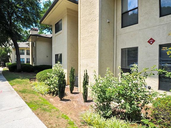 2nd image of 1107 Killarney SE