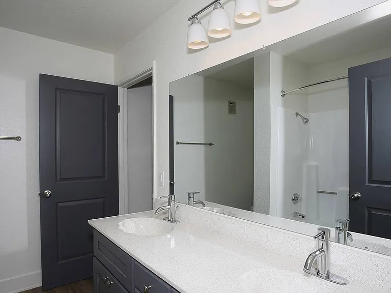 Lakehouse Apartments — Photo 22