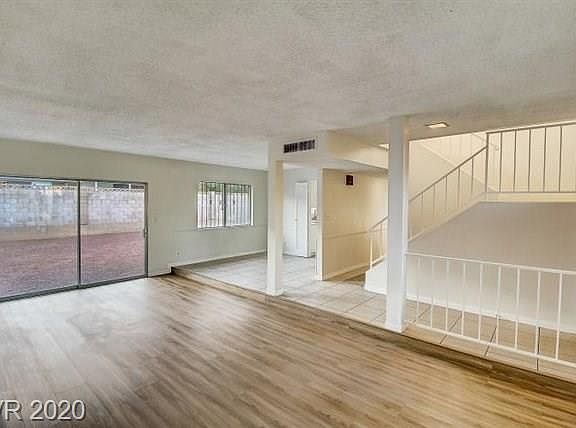 5th image of 3101 Plaza St