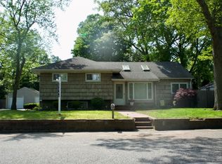 118 Truberg Ave, Patchogue, NY 11772