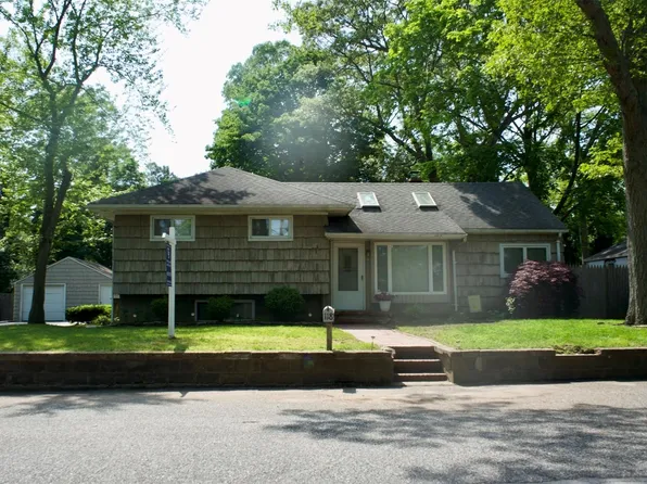 118 Truberg Avenue, Patchogue, NY 11772