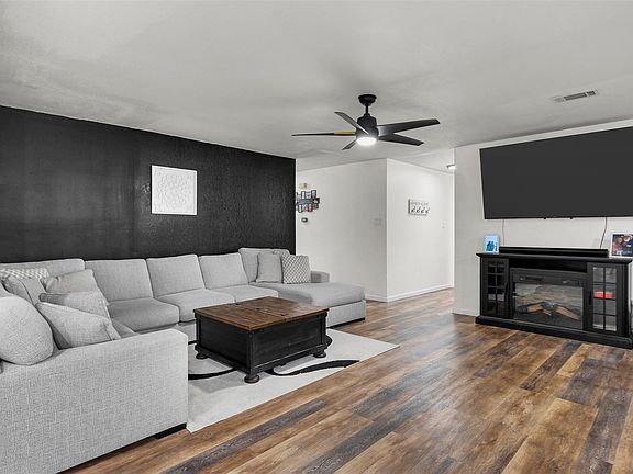 4th image of 104 Russell Ln