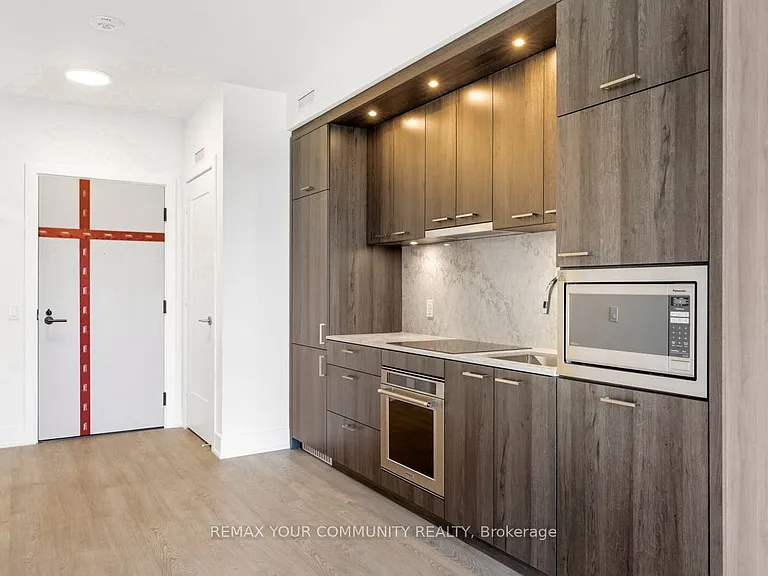858 Dupont St #823 — Photo 8