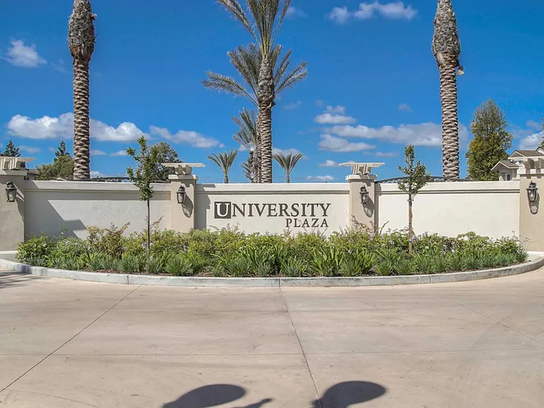 University Plaza — Photo 10