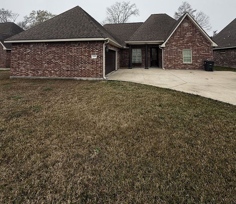 1st image of 205 Oakwood Dr