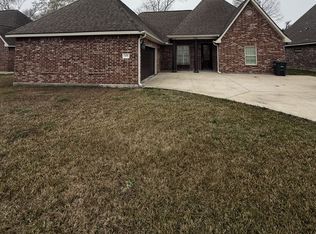 205 Oakwood Dr, Lake Charles, LA 70605