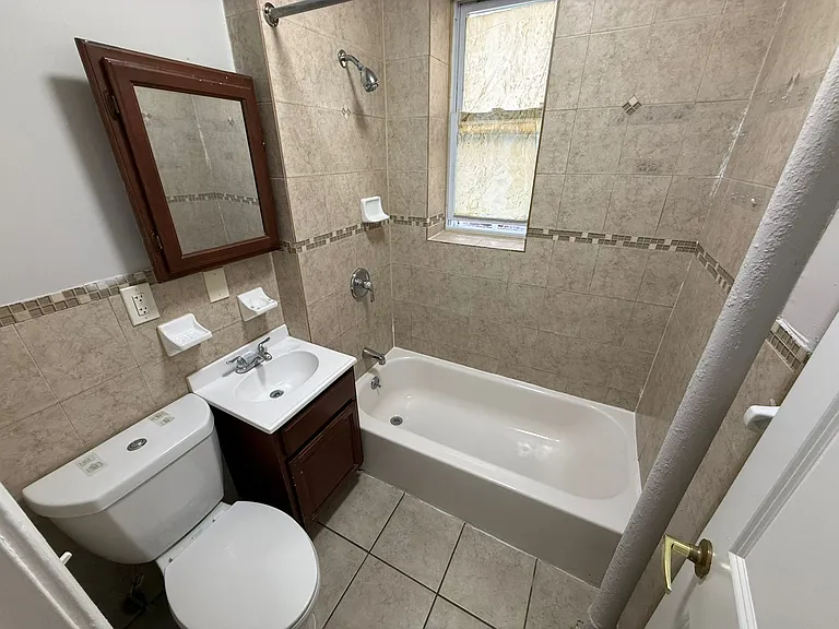 5712 Hudson Ave #10E — Photo 11