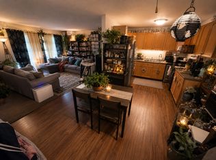 220 Williamsburg Dr #5, Mequon, WI 53092
