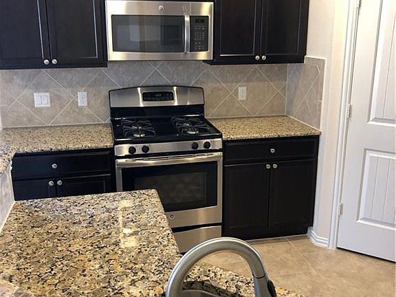 4th image of 4038 Geary St