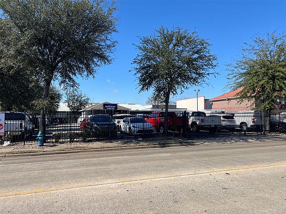 2nd image of 3410 Dunvale Rd