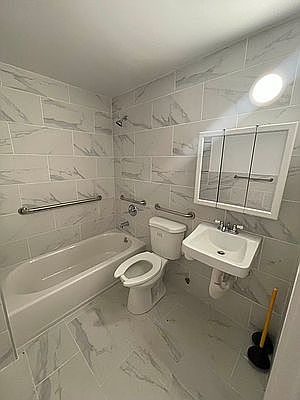 3rd image of 2565 12th St #7