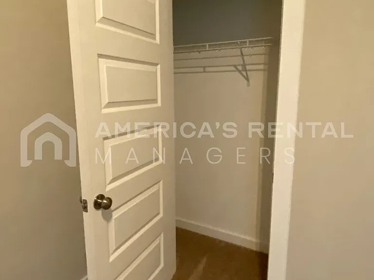 535 Troubadour Ln — Photo 8