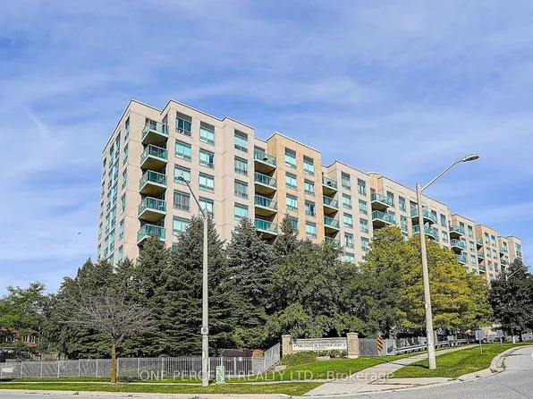 3 Ellesmere St #607, Richmond Hill, ON L4B 4N2