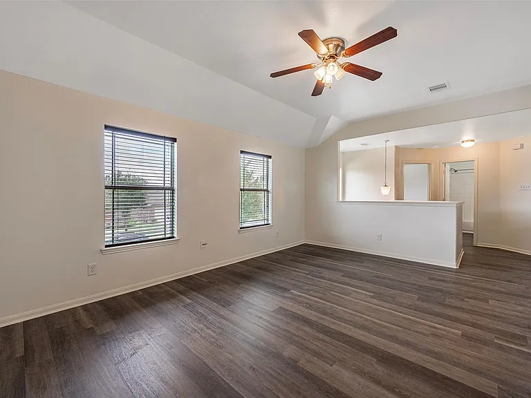 106 Crown Point Ct — Photo 16