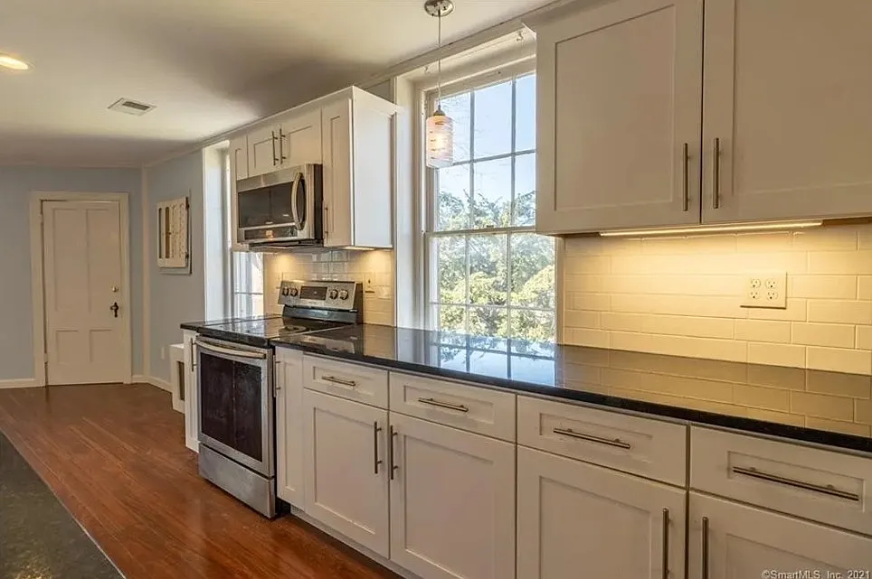 3 bed, 1774 sqft, $2,490 — Photo 3