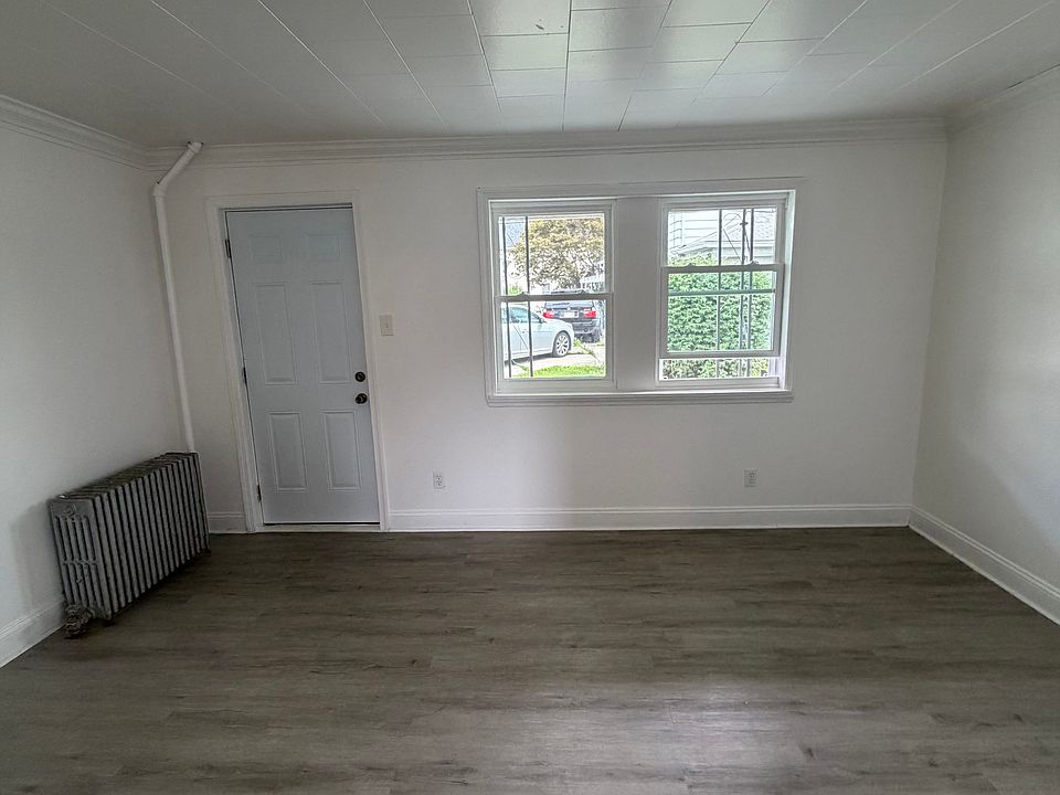 1st image of 15 Farrell Ln