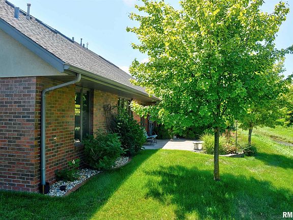5th image of 122 Barrington Pl #18