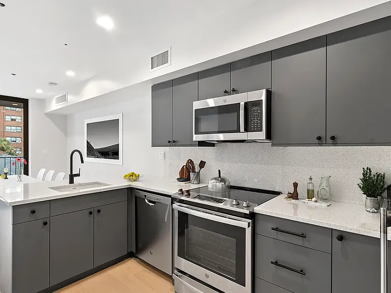 15 Avenue A #6 — Photo 2