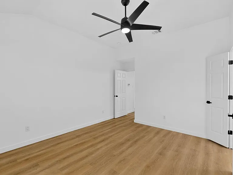 1313 Homestead St — Photo 10