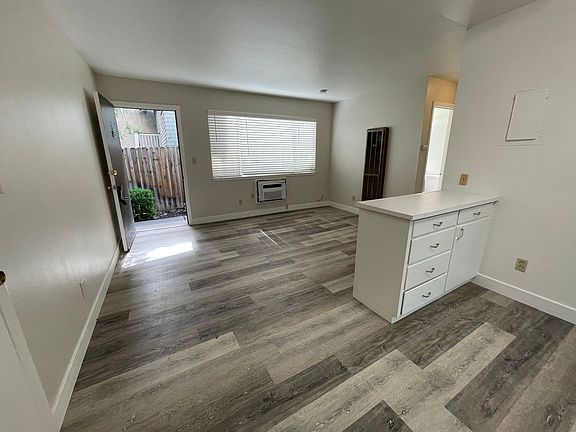 5th image of 2717 O St #3