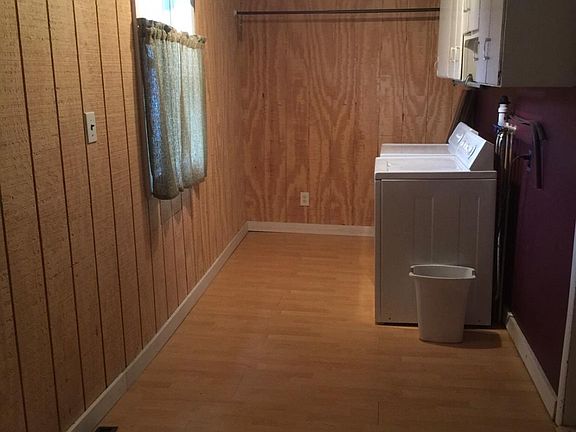 Laundry / Mudroom thru back door