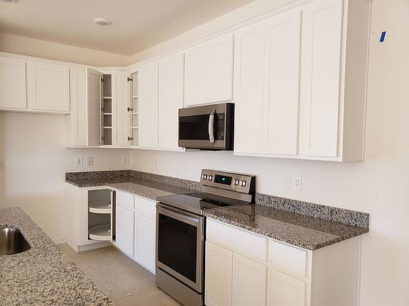 3rd image of 487 NW Ravenswood Ln