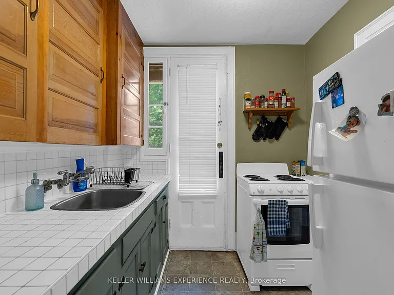 101 Clapperton St #7 — Photo 11