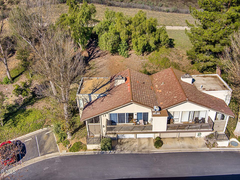 2nd image of 11 Sparrowhawk Ln