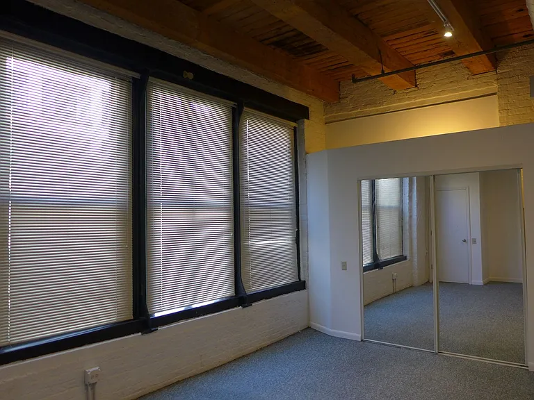 Old Franklin Building — Photo 31