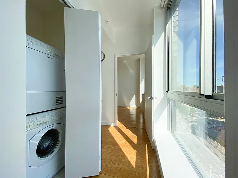 310 E 2nd St #PHH — Photo 13