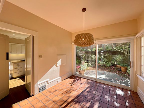 3rd image of 2675 Pacific Ave