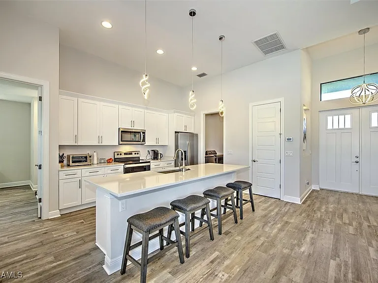 3527 SW 4th Ln — Photo 4