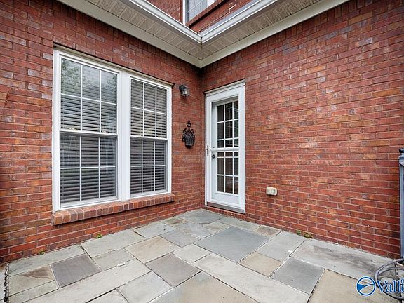 2nd image of 2924 Oakleigh Ln SE