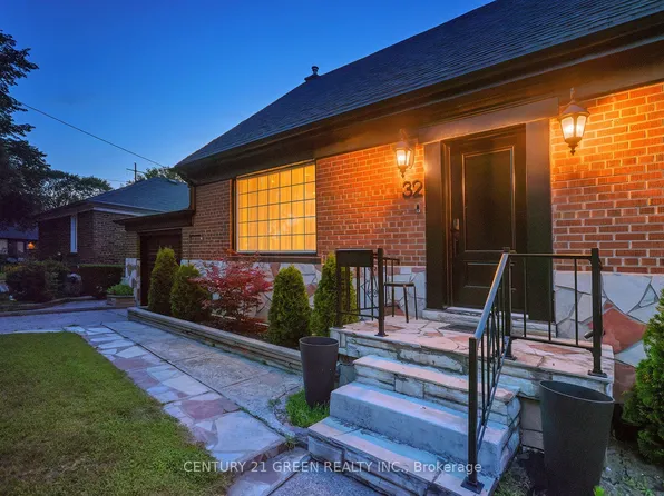 32 Castlebar Rd, Toronto, ON M8Z 2J5