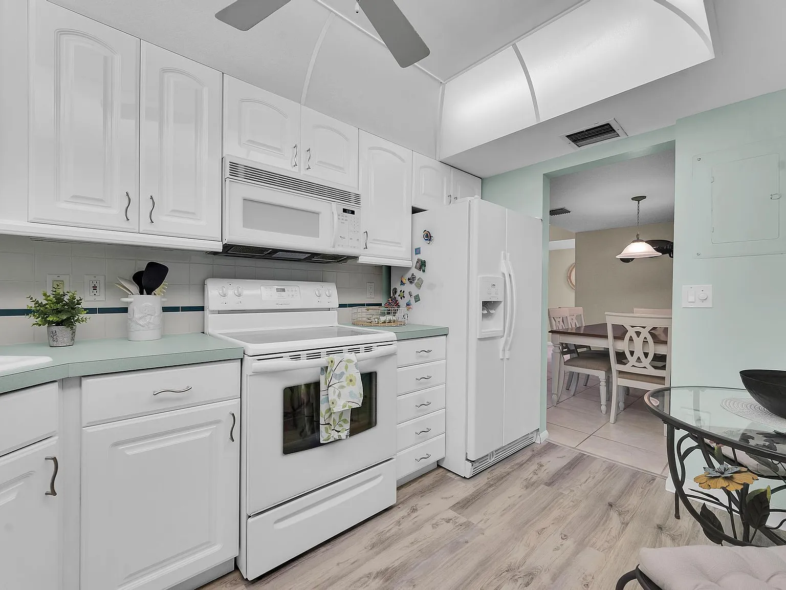 2 bed, 2.0 bath, 1102 sqft, $2,500 — Photo 2