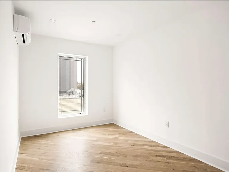 571 Lafayette Ave #4 — Photo 3