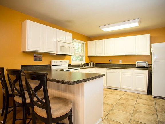 3rd image of 3924 Galway Dr