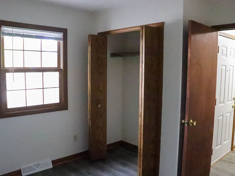 302 Wrexham Ln — Photo 5