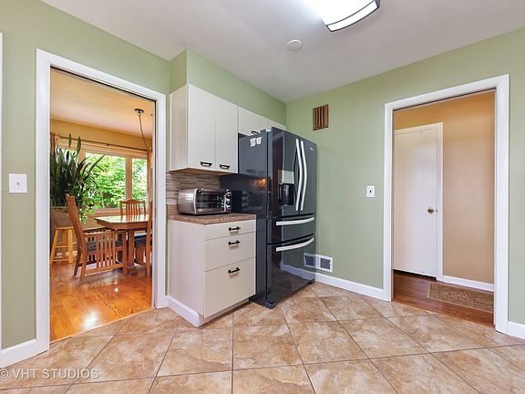 5th image of 10634 Wakefield St
