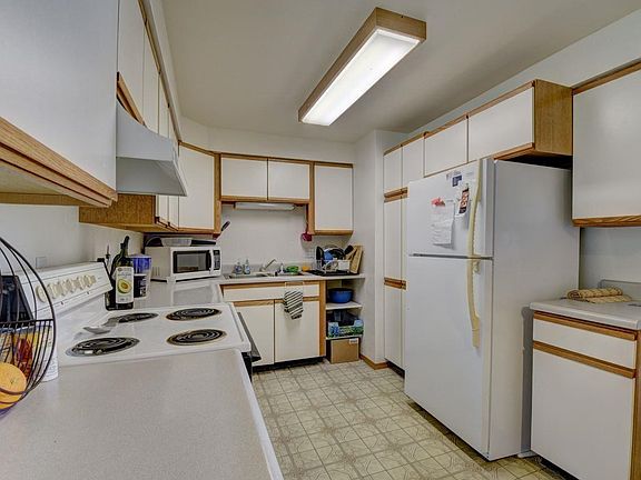 3rd image of 310 NW Thomas St Unit A