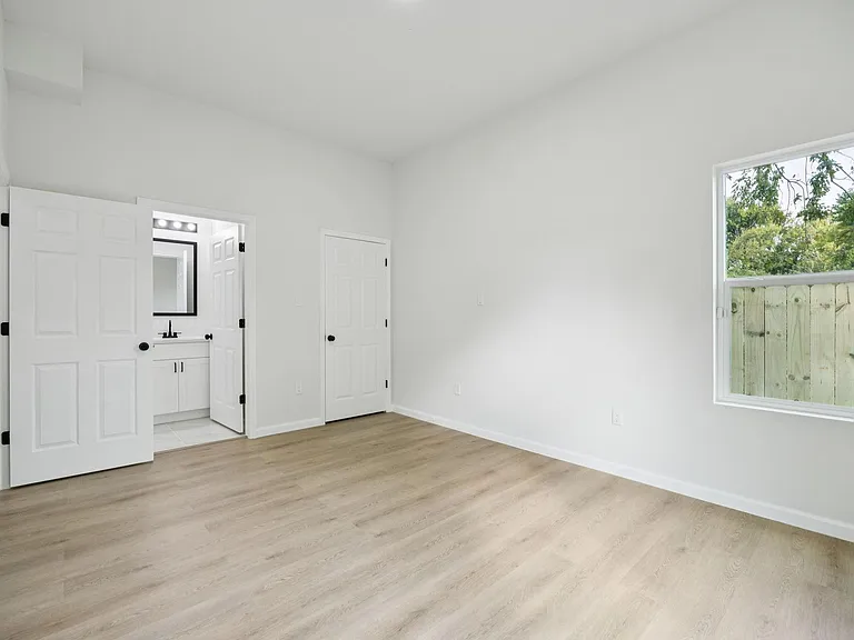 301 Cartersville St #B — Photo 7
