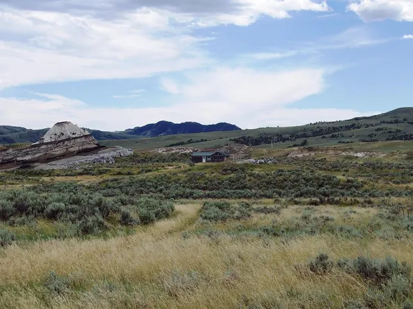 164 Valley Rd, Meeteetse, WY 82433