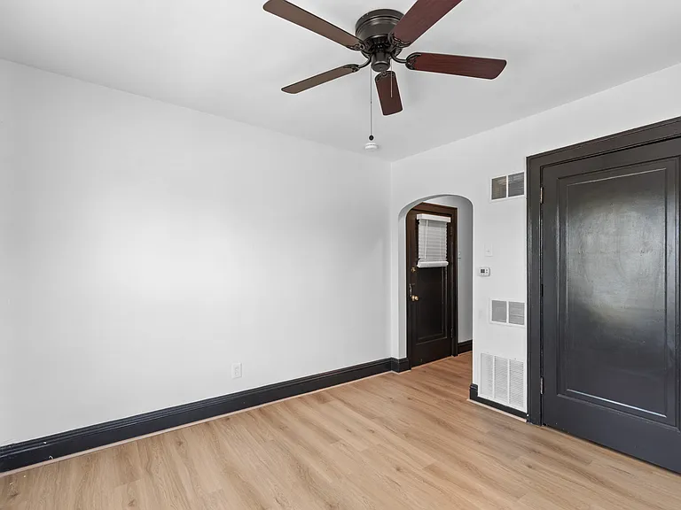 702 De Mun Ave #F — Photo 3