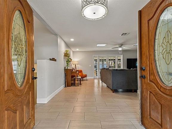 3rd image of 641 Oakview St